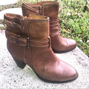 Sofft boots brown leather stacked heel women’s size 7.5 excellent condition +box